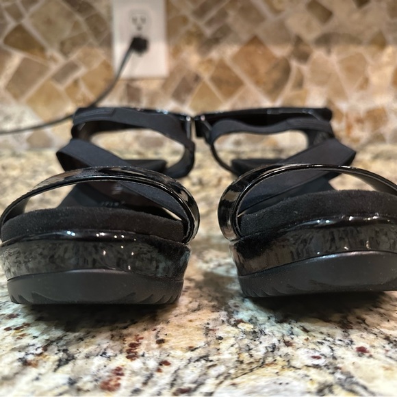 NEW Anne Klein iflex Black Patent Wedge Sandals Size 8 - Picture 5 of 9